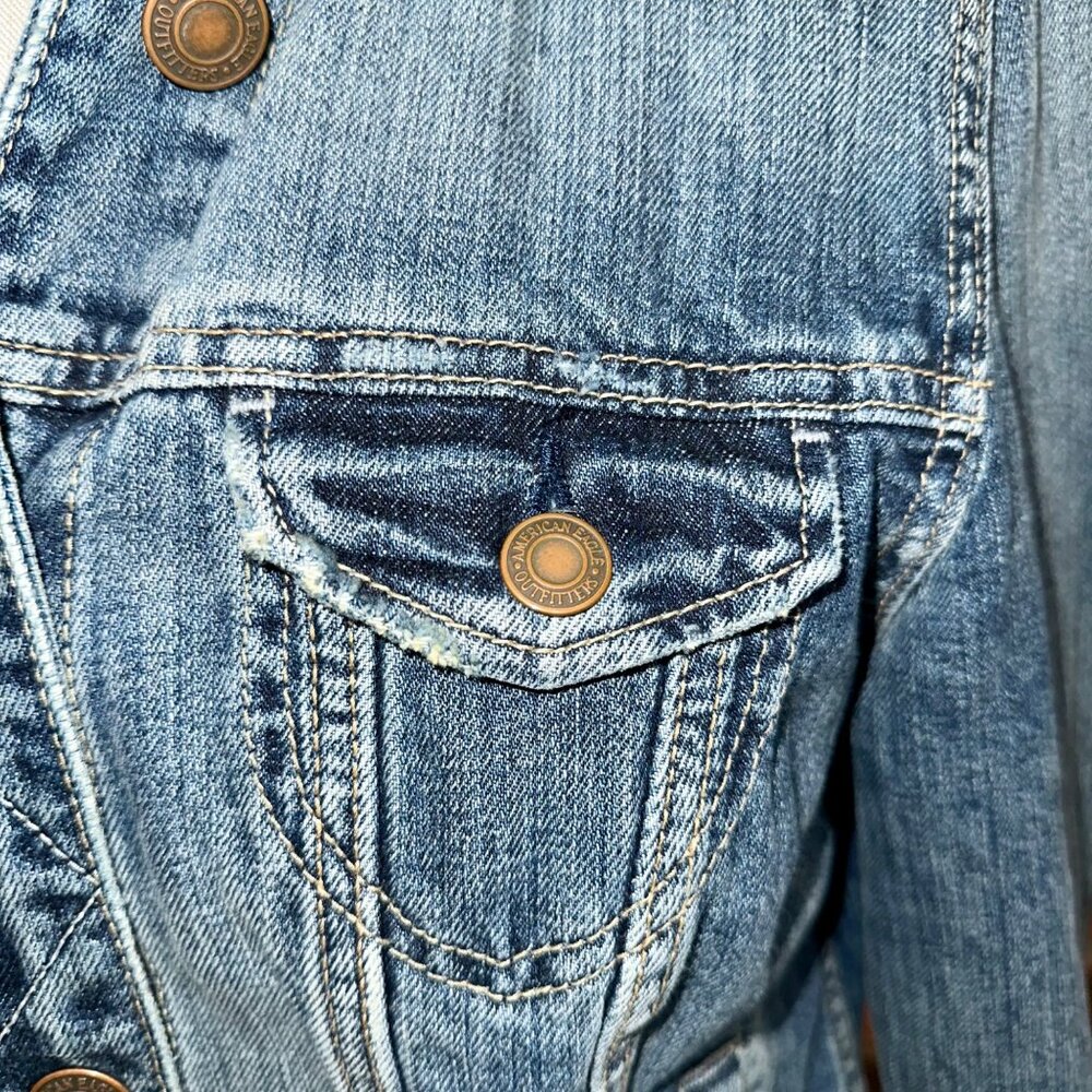 American Eagle Distressed Denim Jean Jacket Size Medium - Picture 5 of 8
